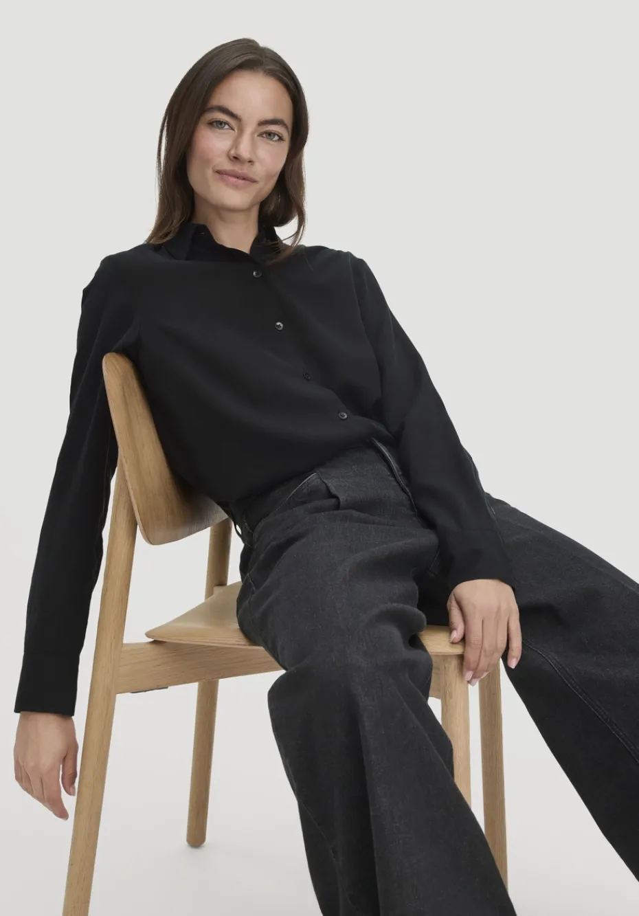 hessnatur Bluse Relaxed aus TENCEL™ Lyocell von schwarz Outlet