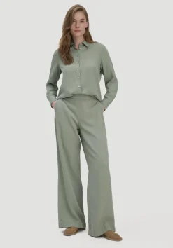 hessnatur Bluse Relaxed aus TENCEL™ Lyocell von mattgrün Best