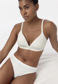 hessnatur Brazil Regular Cut PURE BALANCE aus Bio-Baumwolle und TENCEL™ Modal von naturweiss