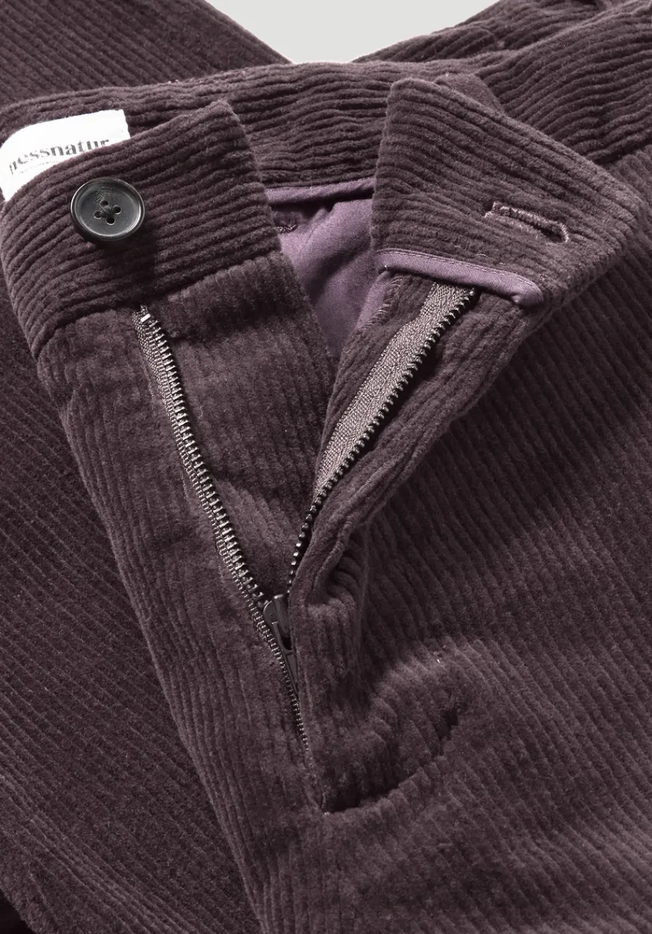 hessnatur Cordhose LENN Regular aus Bio-Baumwolle von schwarzbeere Hot