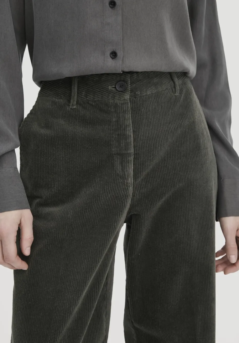 hessnatur Cordhose Wide Leg Relaxed aus Bio-Baumwolle von tannengrün Hot