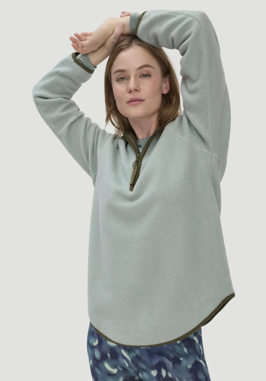 hessnatur Fleece Hoodie Relaxed ACTIVE LIGHT aus reiner Bio-Baumwolle von mattgrün Outlet