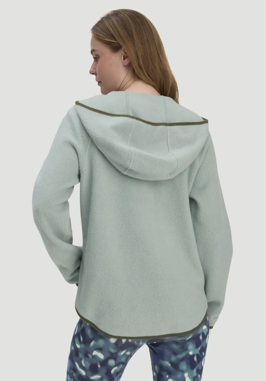 hessnatur Fleece Hoodie Relaxed ACTIVE LIGHT aus reiner Bio-Baumwolle von mattgrün Outlet