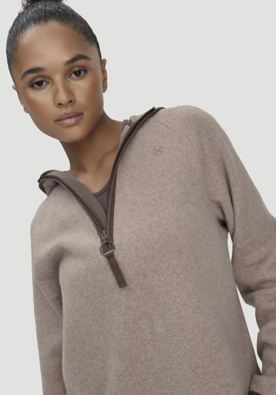 hessnatur Fleece Hoodie Relaxed ACTIVE LIGHT aus reiner Bio-Baumwolle von mandelbraun Online
