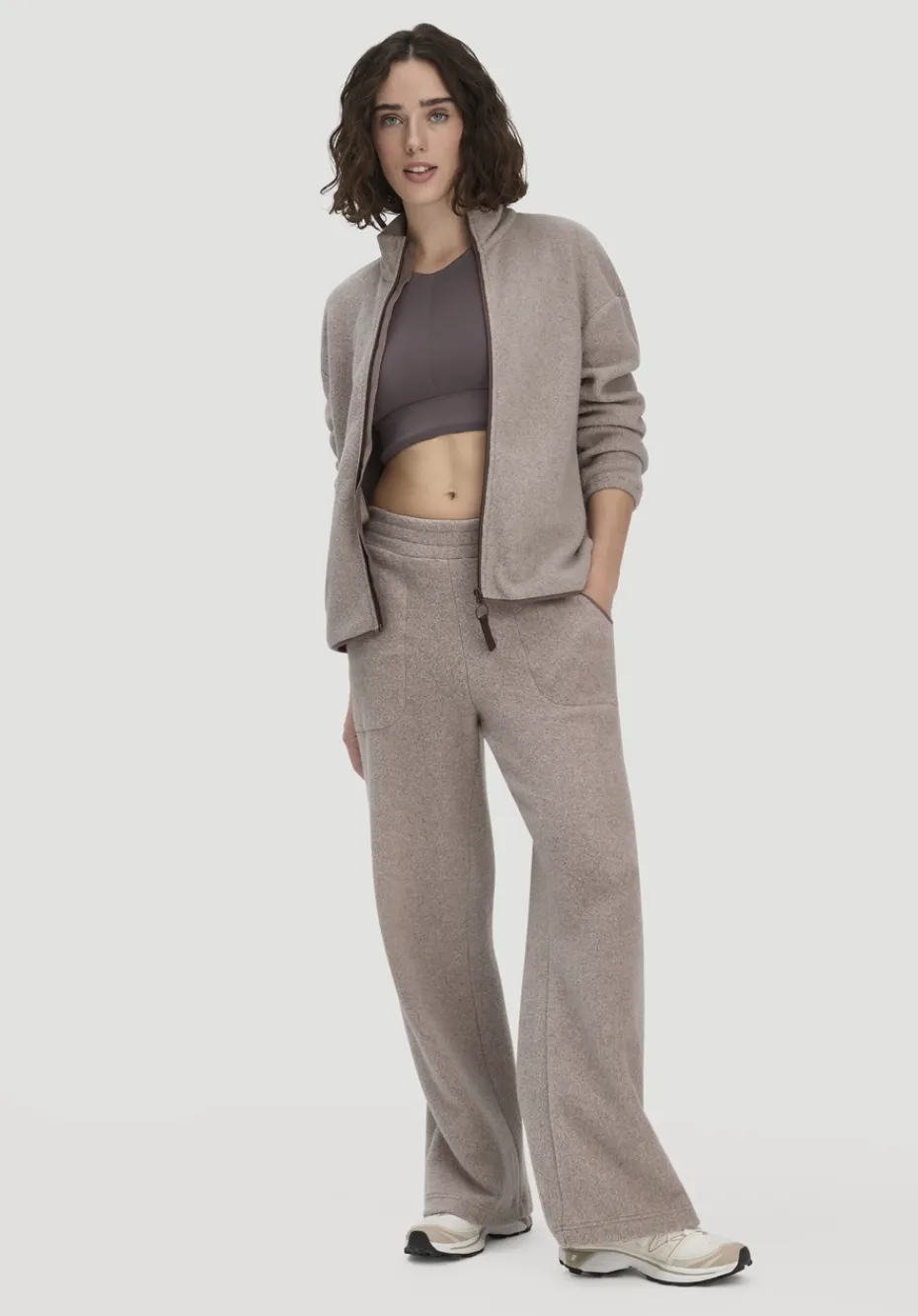 hessnatur Fleece Hose Relaxed ACTIVE LIGHT aus reiner Bio-Baumwolle von mandelbraun Online