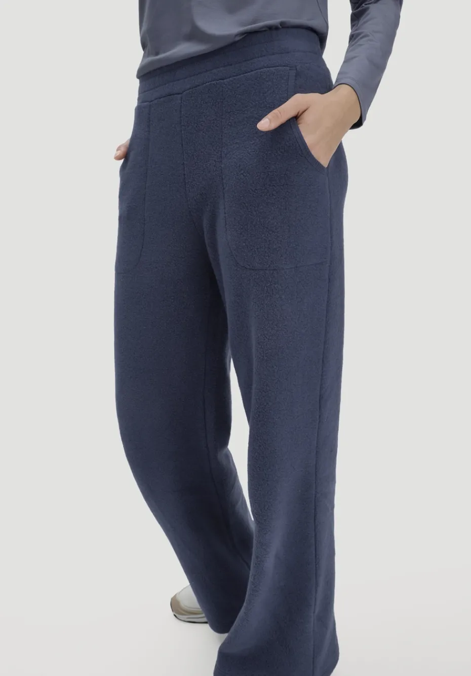 hessnatur Fleece Hose Relaxed ACTIVE LIGHT aus reiner Bio-Baumwolle von mitternachtsblau