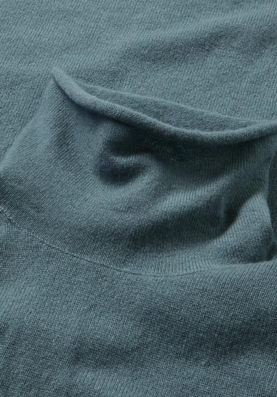 hessnatur FTC × Rollkragen Pullover Regular aus reinem Cashmere von petrolgrün