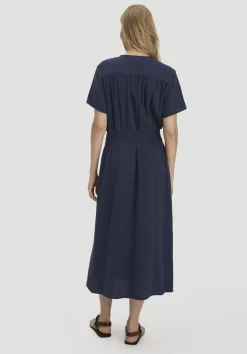 hessnatur Gewebe Kleid mit Taillierung Midi aus reiner Bio-Baumwolle von dunkelblau Hot