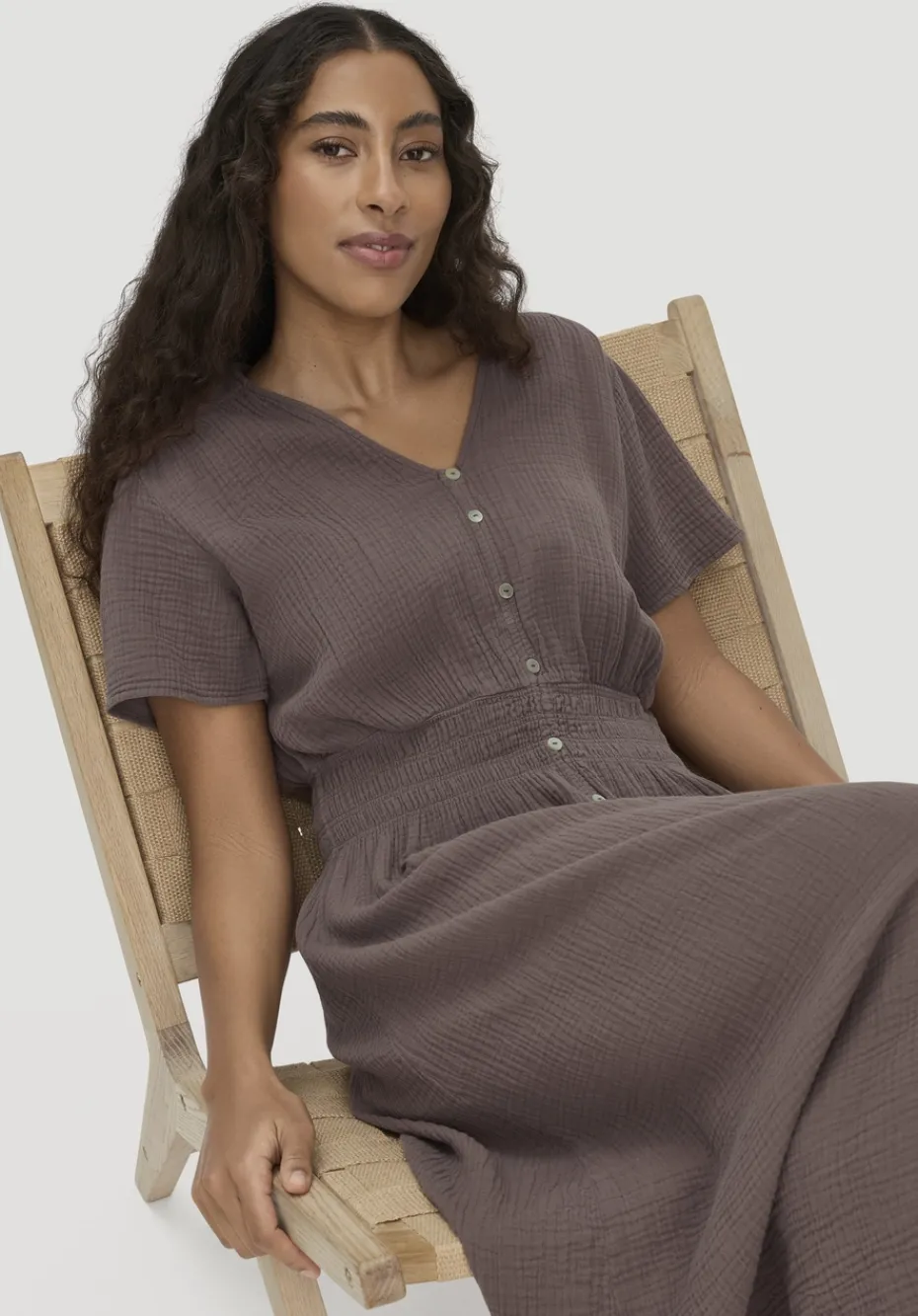 hessnatur Gewebe Kleid mit Taillierung Midi aus reiner Bio-Baumwolle von mocca Online