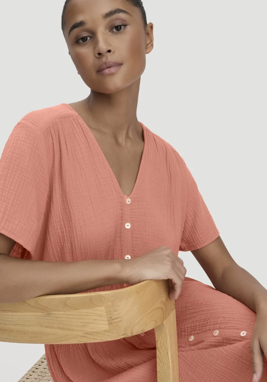 hessnatur Gewebe Kleid mit Taillierung Midi aus reiner Bio-Baumwolle von pfirsichrot Hot