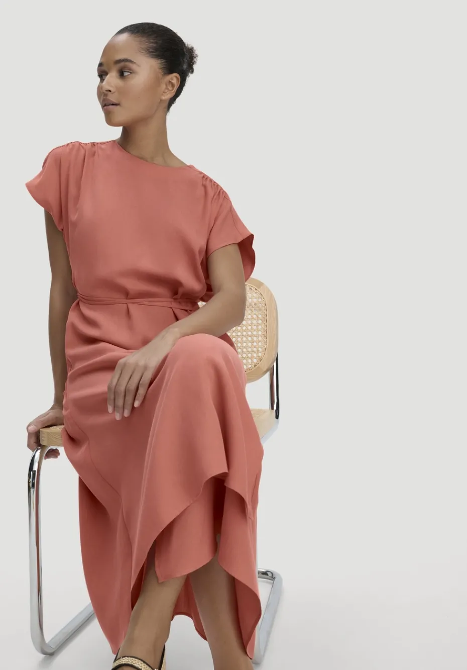 hessnatur Gewebe Kleid mit Wickeloptik Midi aus reinem TENCEL™ Lyocell von pfirsichrot Clearance