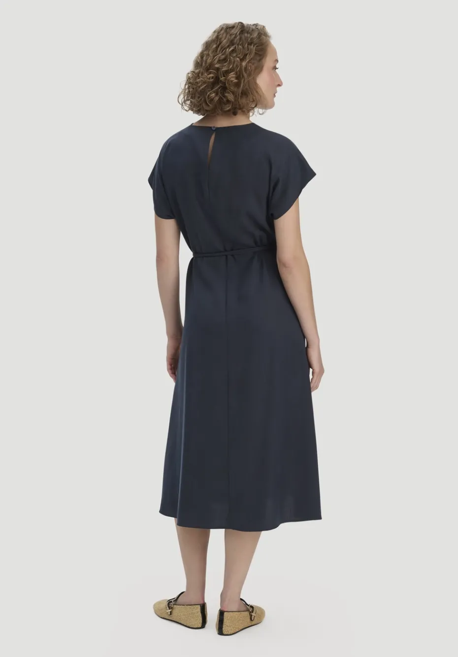 hessnatur Gewebe Kleid mit Wickeloptik Midi aus reinem TENCEL™ Lyocell von marine Clearance