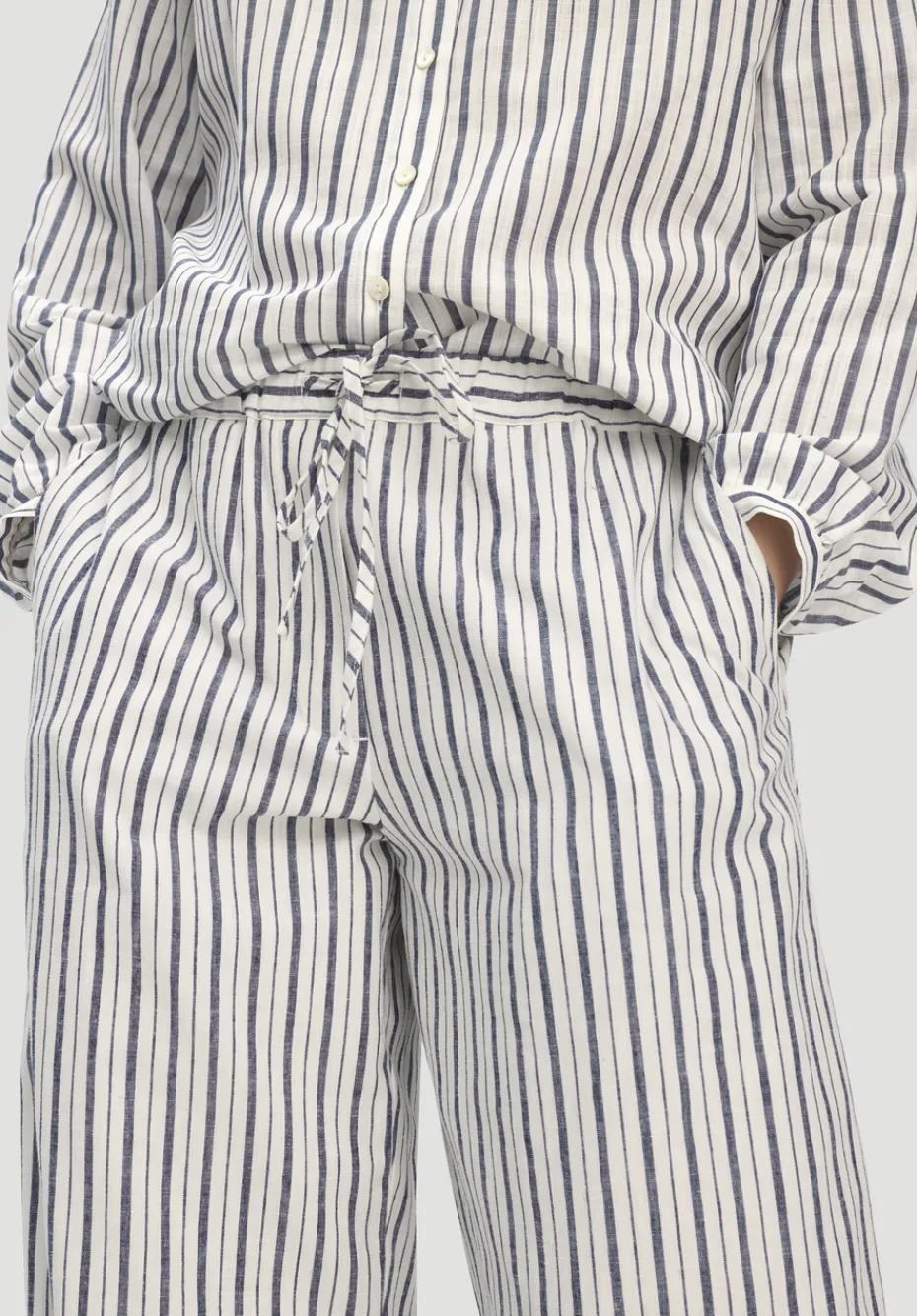 hessnatur Gewebe Streifen Hose Relaxed aus Leinen und Baumwolle von naturweiss