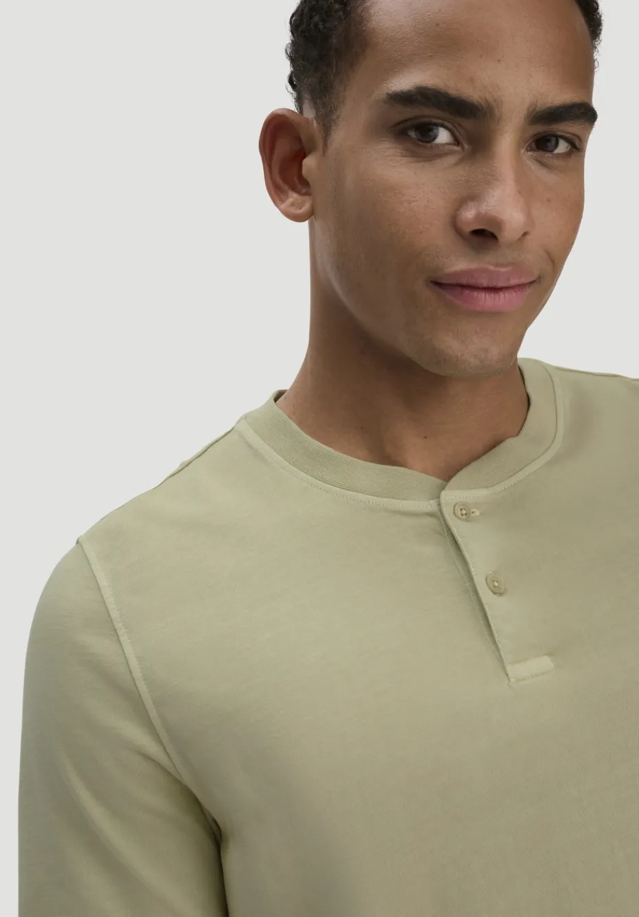hessnatur Heavy Jersey Henley Shirt Relaxed aus reiner Bio-Baumwolle von pastellmoos Online