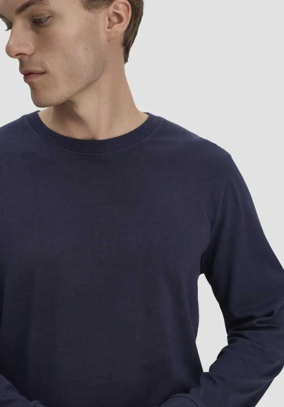 hessnatur Heavy Jersey Longsleeve Relaxed aus reiner Bio-Baumwolle von marine Hot