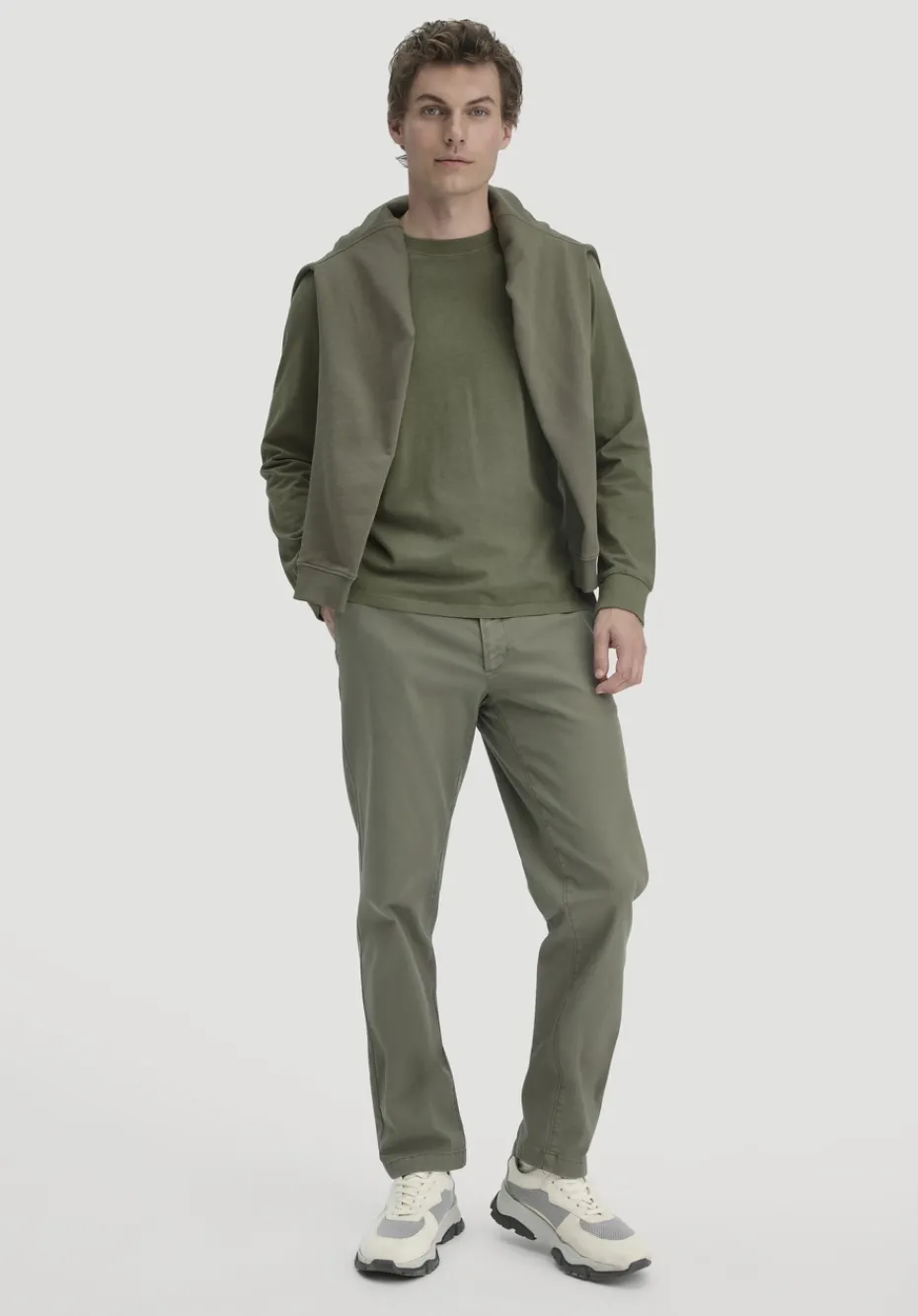 hessnatur Heavy Jersey Longsleeve Relaxed aus reiner Bio-Baumwolle von oliv Outlet