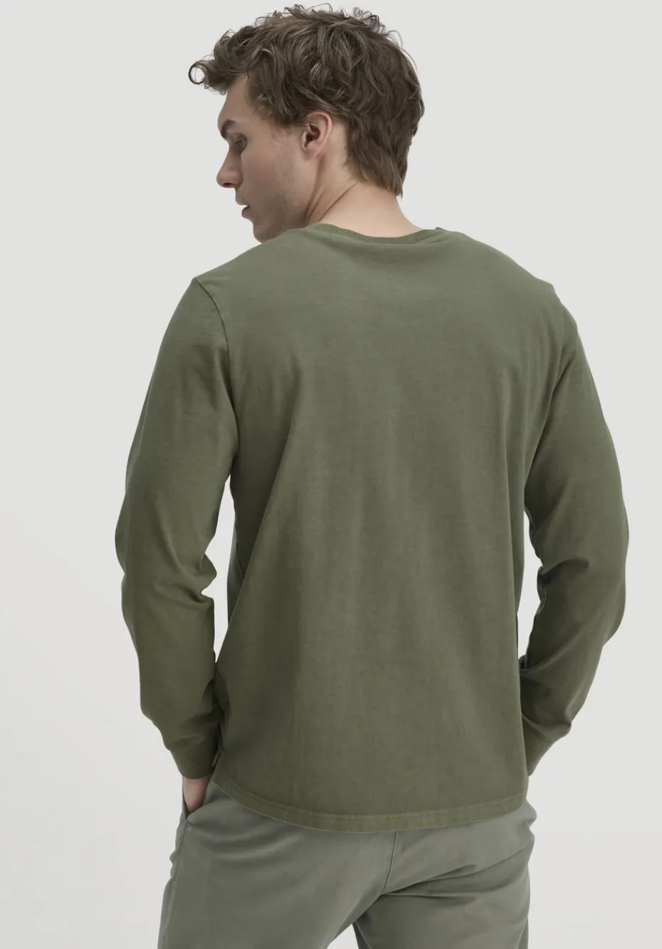 hessnatur Heavy Jersey Longsleeve Relaxed aus reiner Bio-Baumwolle von oliv Outlet