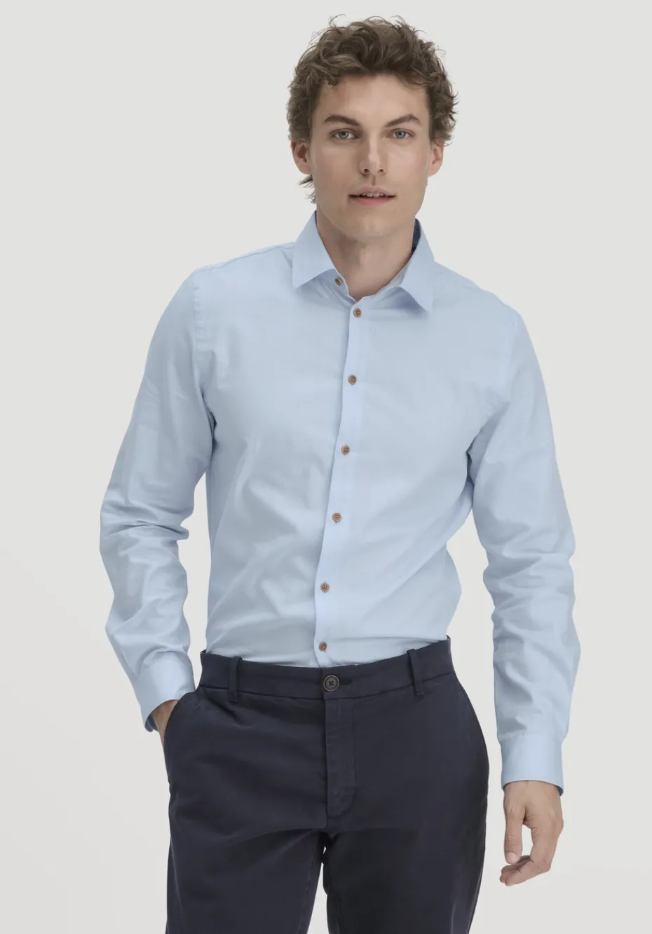 hessnatur Hemd mit Punkten Regular aus reiner Bio-Baumwolle von lichtblau Hot