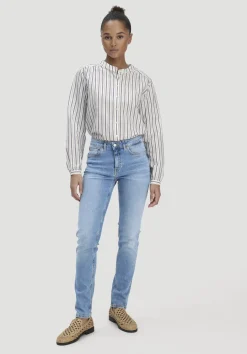 hessnatur Jeans LEA Mid Rise Slim aus Bio-Denim von light blue Outlet