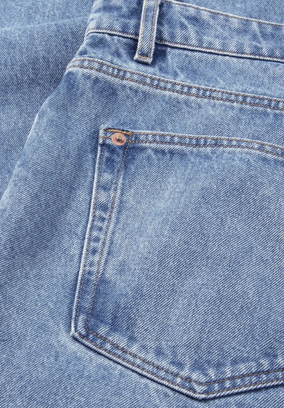 hessnatur Jeans MADS Relaxed Tapered aus reiner Bio-Denim von medium blue
