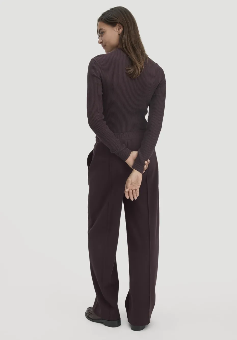 hessnatur Jersey Hose Wide Leg Relaxed aus Bio-Baumwolle von schwarzbeere Hot