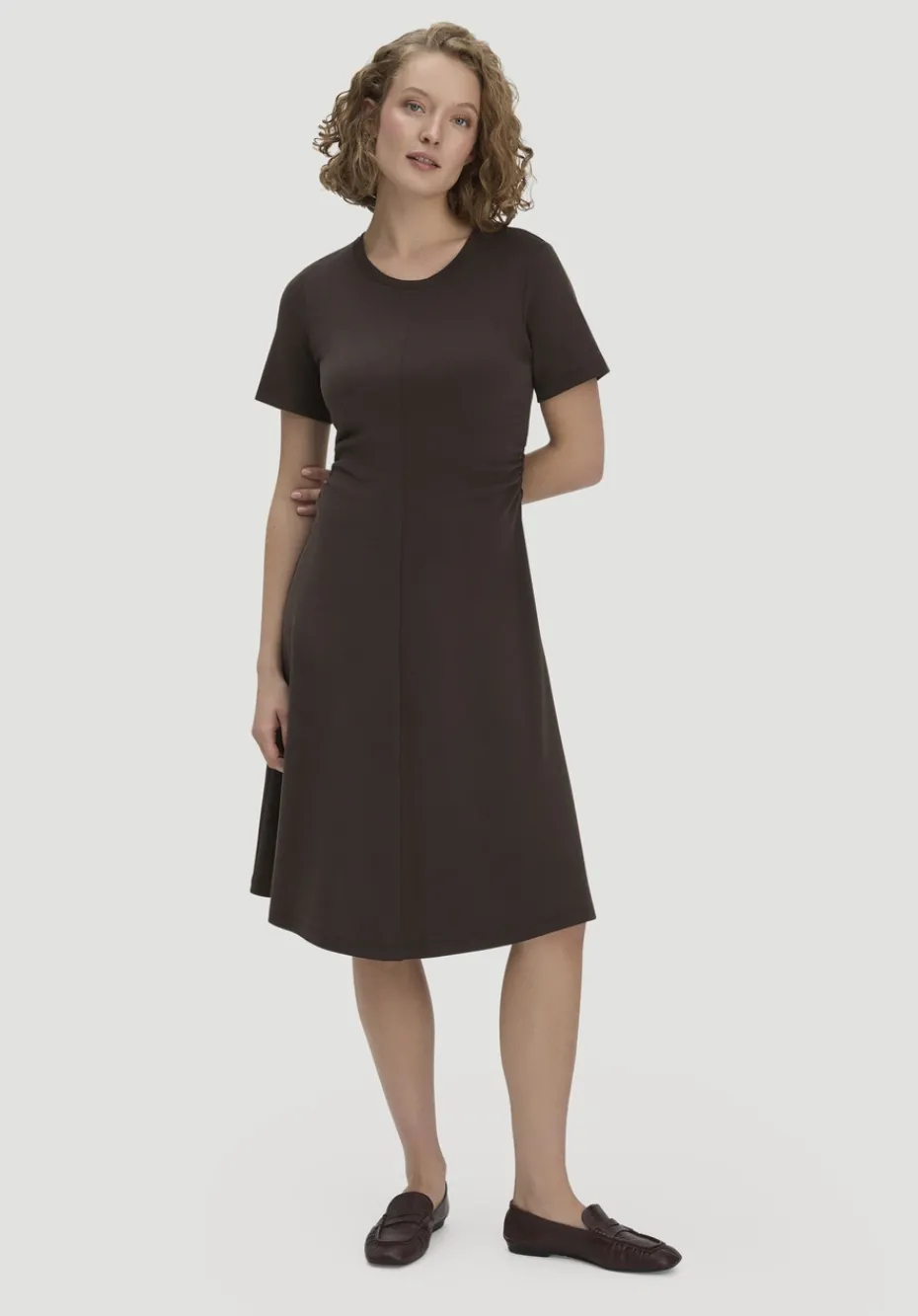 hessnatur Jersey Kleid Kniebedeckend Slim aus reiner Bio-Baumwolle von kakao braun