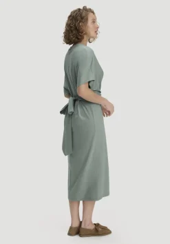 hessnatur Jersey Kleid Midi Oversize aus reiner Bio-Baumwolle von mattgrün Hot