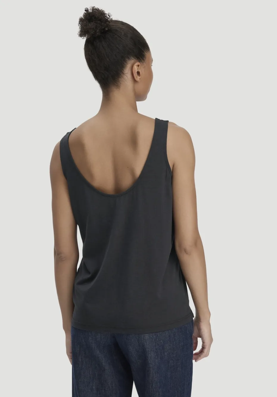 hessnatur Jersey Top Relaxed aus TENCEL™ Lyocell mit Bio-Baumwolle von schwarz Online