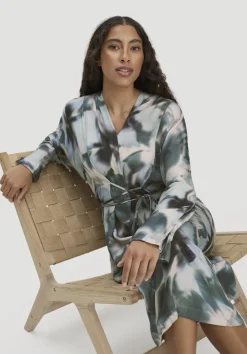 hessnatur Kimono Kleid Wickeloptik Midi aus LENZING™ ECOVERO™ von marine Online