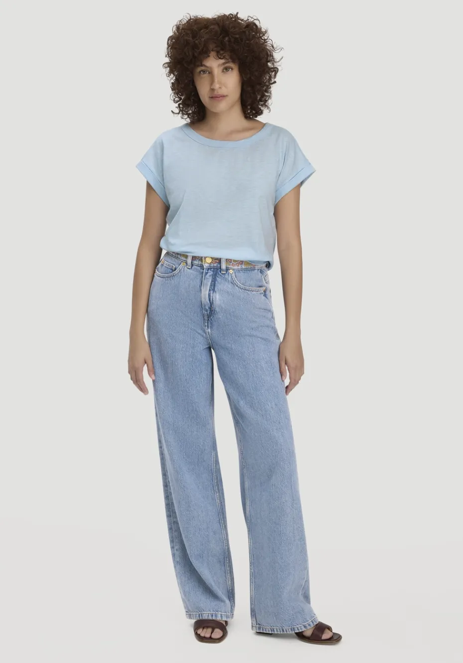 hessnatur Light Slub T-Shirt Relaxed aus reiner Bio-Baumwolle von perlblau