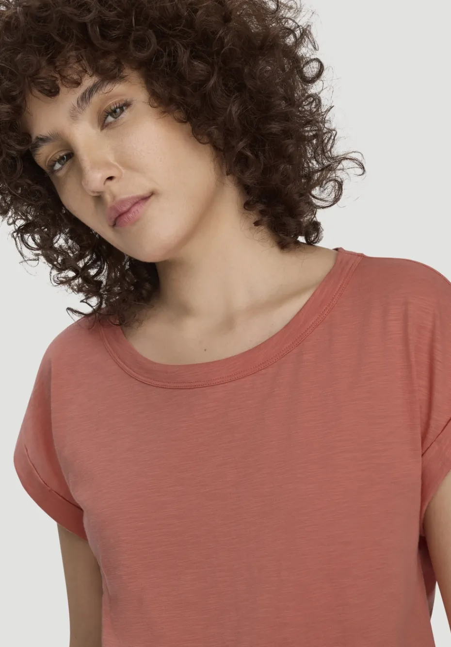 hessnatur Light Slub T-Shirt Relaxed aus reiner Bio-Baumwolle von pfirsichrot