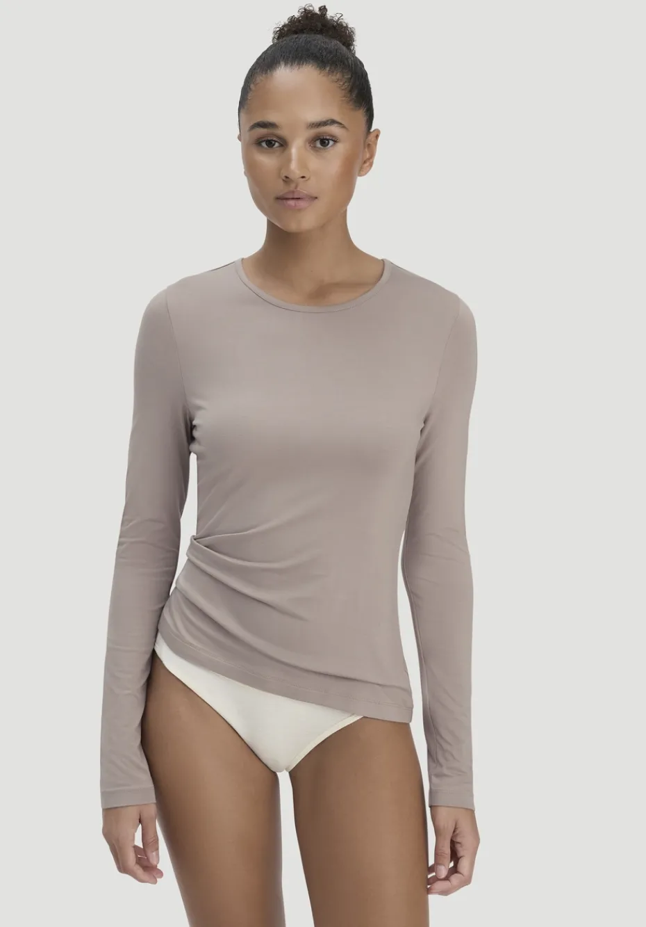 hessnatur Longsleeve PURE FLOW aus TENCEL™ Modal von mandelbraun New