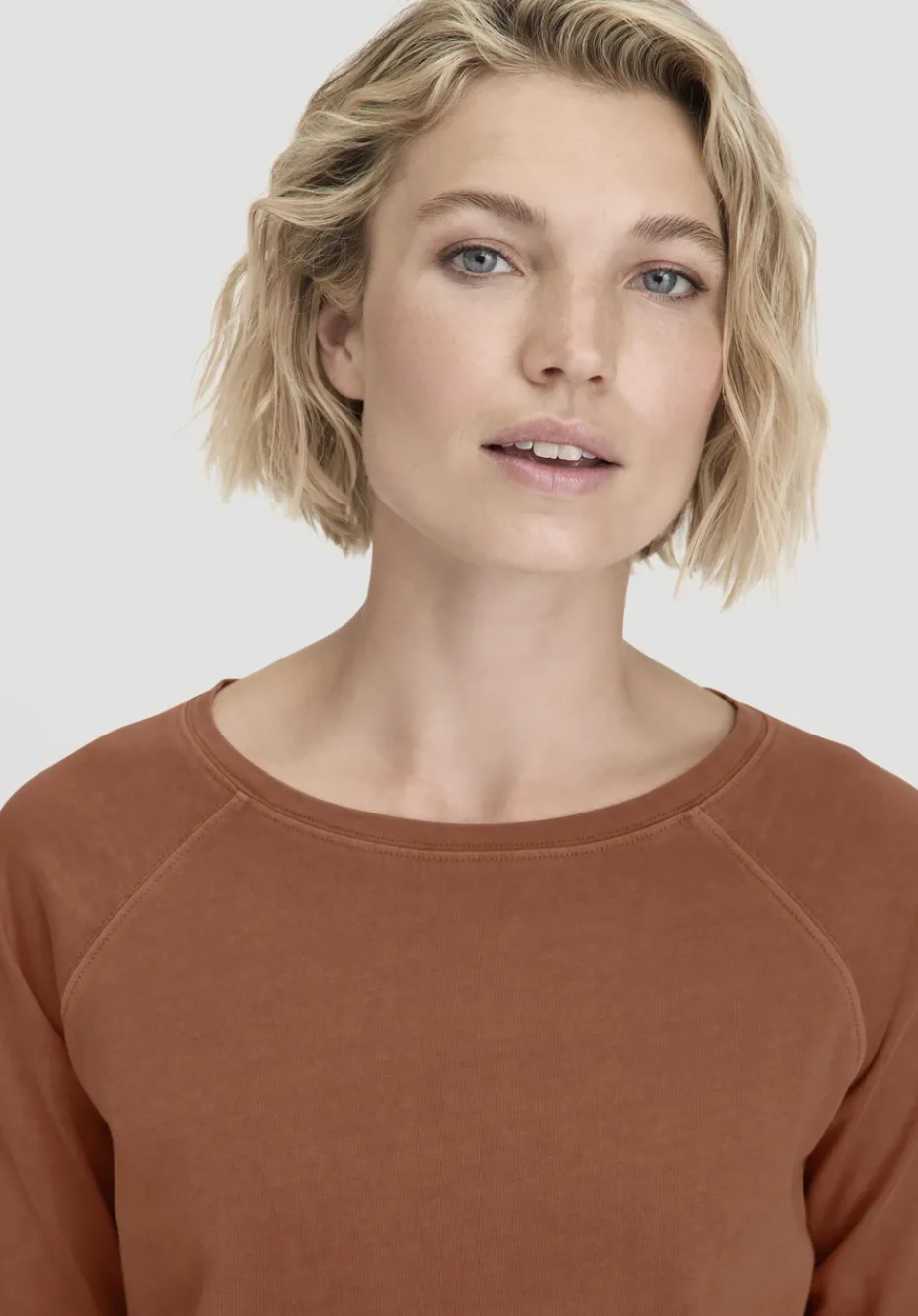 hessnatur Longsleeve Relaxed aus reiner Bio-Baumwolle von rost New