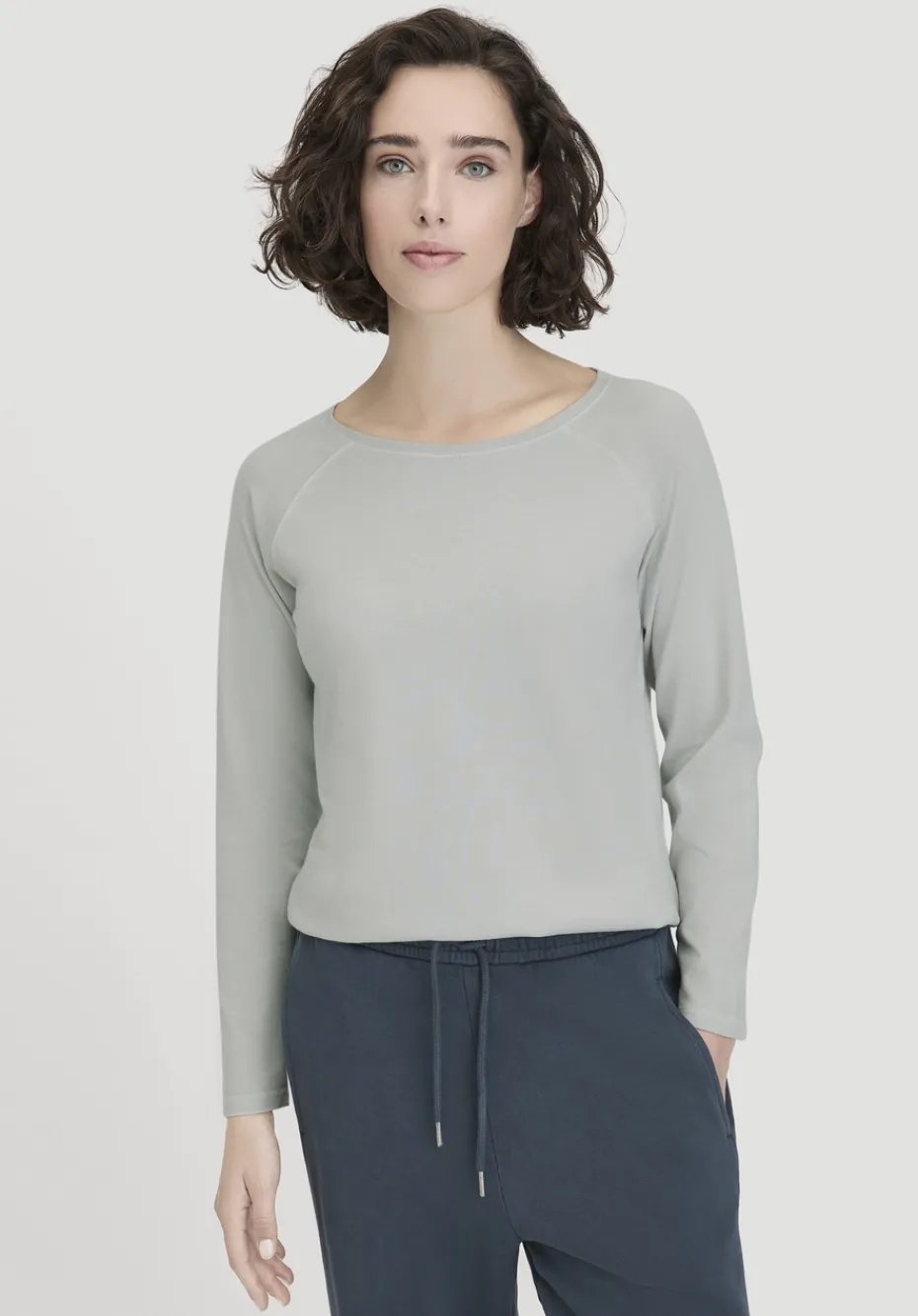hessnatur Longsleeve Relaxed aus reiner Bio-Baumwolle von nebelgrau Outlet