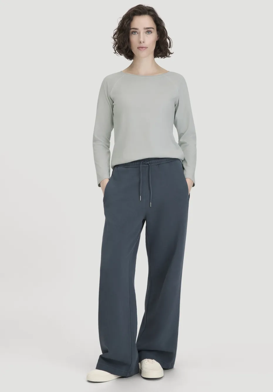 hessnatur Longsleeve Relaxed aus reiner Bio-Baumwolle von nebelgrau Outlet
