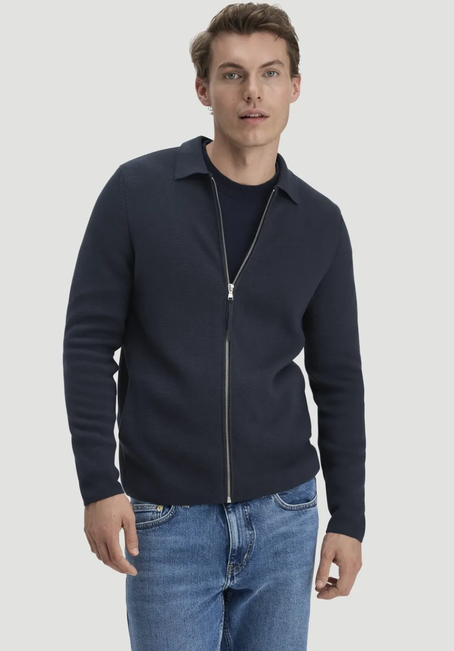 hessnatur Milano Strick Jacke Regular aus Bio-Baumwolle mit Bio-Merinowolle von marine Hot