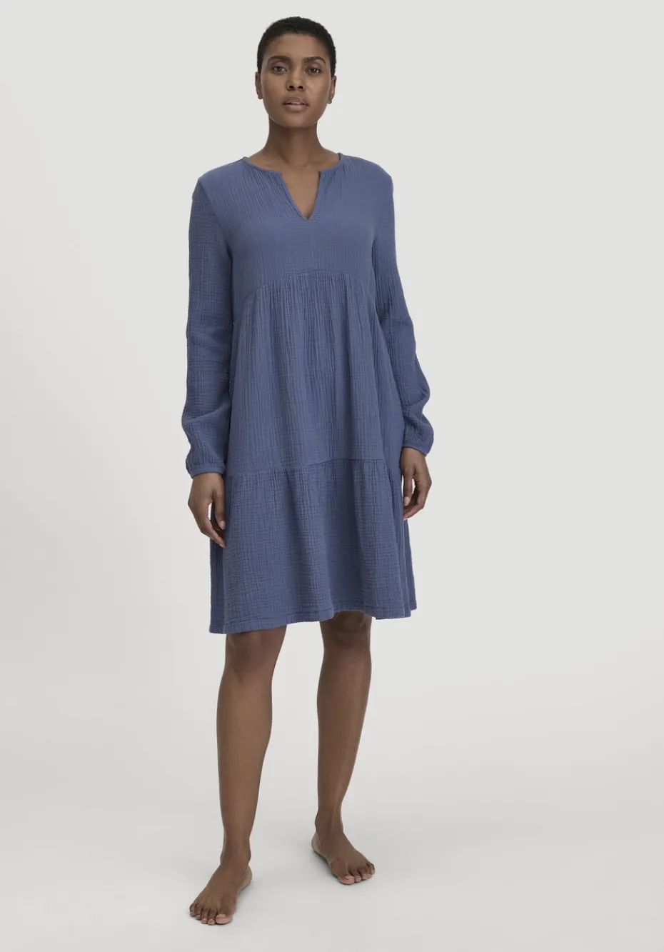 hessnatur Musselin Nachthemd Relaxed PURE COMFORT aus reiner Bio-Baumwolle von indigo blau Online