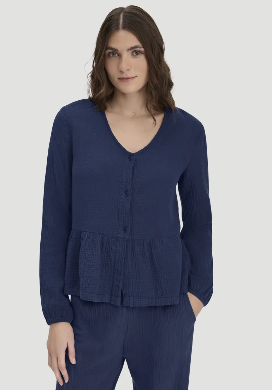 hessnatur Musselin Pyjamabluse PURE COMFORT aus reiner Bio-Baumwolle von dunkelblau