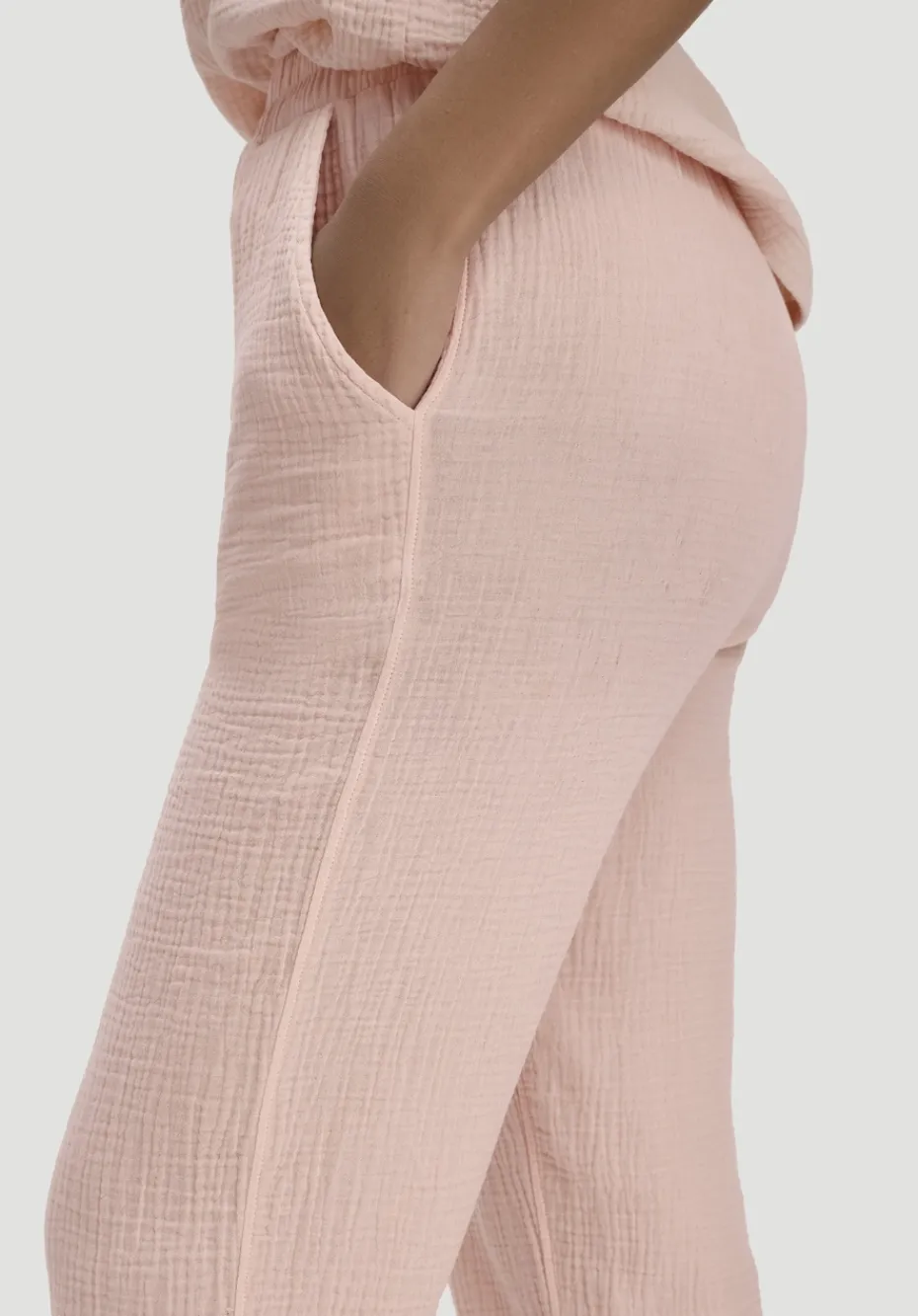 hessnatur Musselin Schlafhose Regular PURE COMFORT aus reiner Bio-Baumwolle von cremerosa Sale