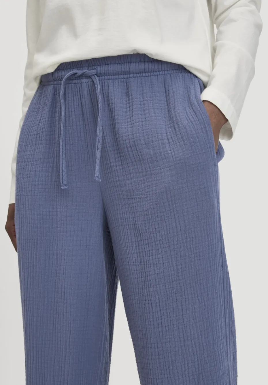 hessnatur Musselin Schlafhose Relaxed PURE COMFORT aus reiner Bio-Baumwolle von indigo blau Sale