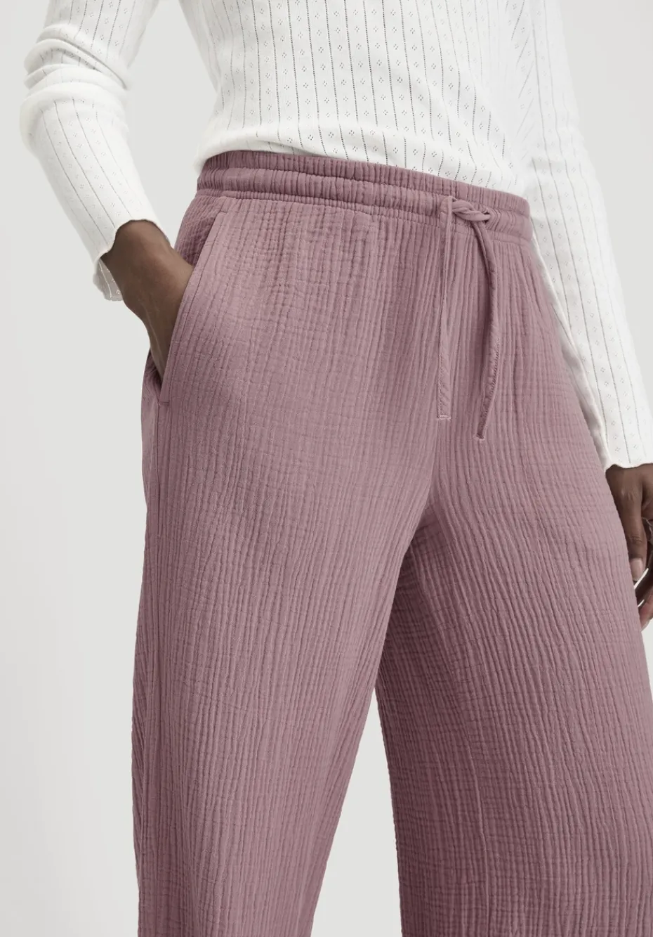 hessnatur Musselin Schlafhose Relaxed PURE COMFORT aus reiner Bio-Baumwolle von altrosa