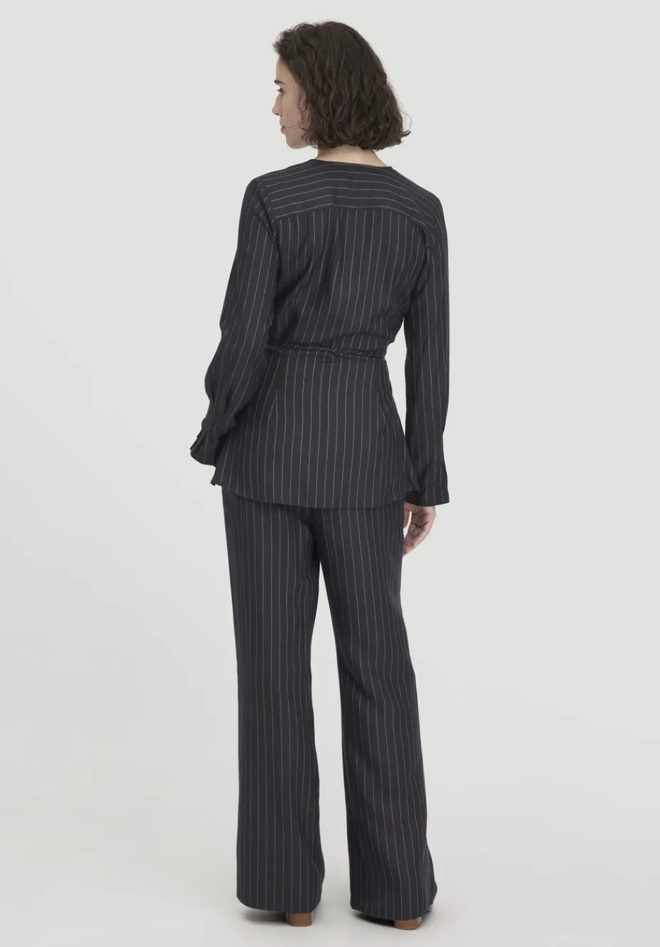 hessnatur Nadelstreifenhose Wide Leg Relaxed aus reiner LENZING™ ECOVERO™ Viskose von marine Hot