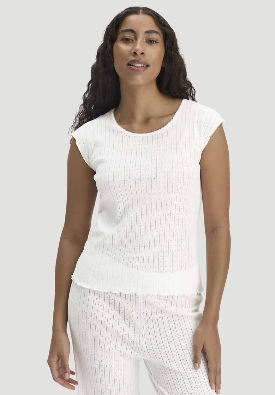 hessnatur Pointelle Schlafshirt PURE COTTON aus reiner Bio-Baumwolle von naturweiss Outlet