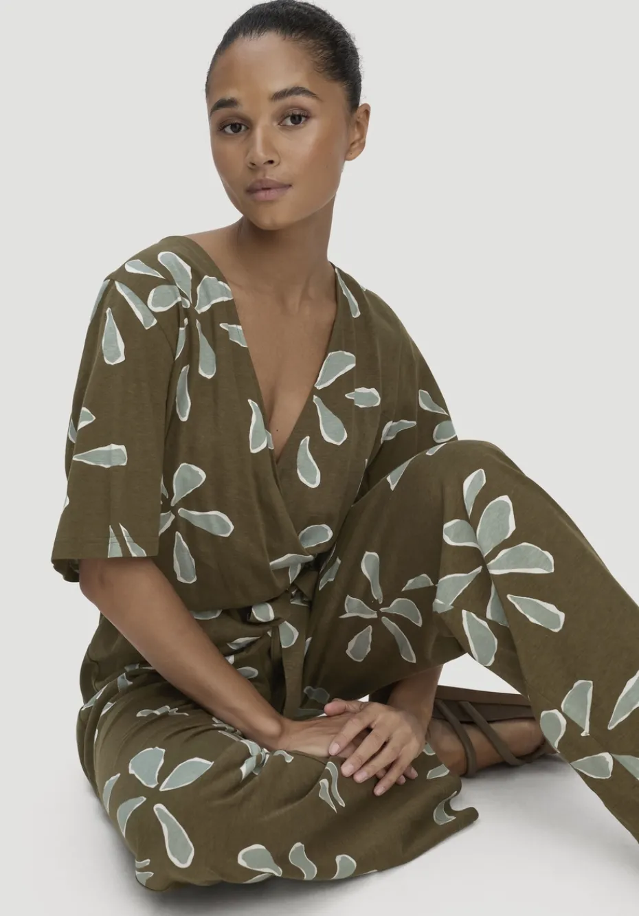 hessnatur Print Jersey Overall Relaxed aus reiner Bio-Baumwolle von goldoliv Outlet
