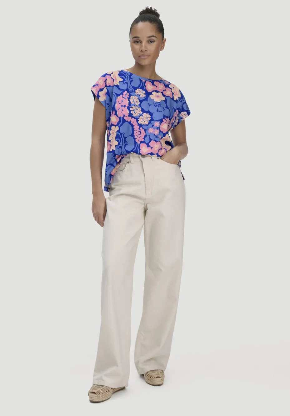 hessnatur Print T-Shirt Oversize LIV LEE aus reiner Bio-Baumwolle von kornblume