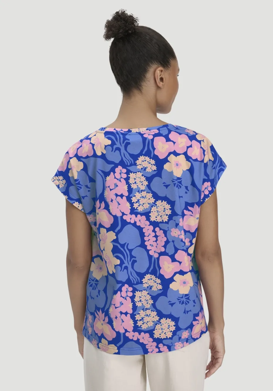 hessnatur Print T-Shirt Oversize LIV LEE aus reiner Bio-Baumwolle von kornblume