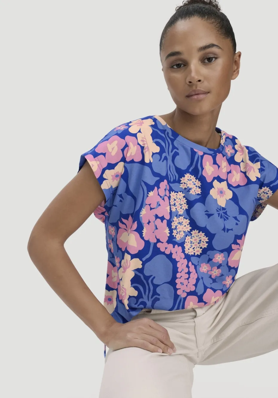 hessnatur Print T-Shirt Oversize LIV LEE aus reiner Bio-Baumwolle von kornblume
