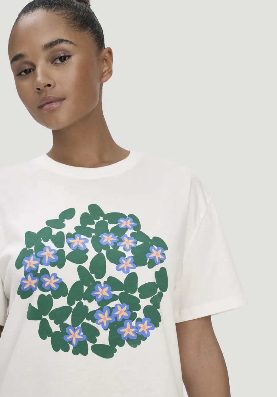 hessnatur Print T-Shirt Oversize LIV LEE aus reiner Bio-Baumwolle von seegrün Discount