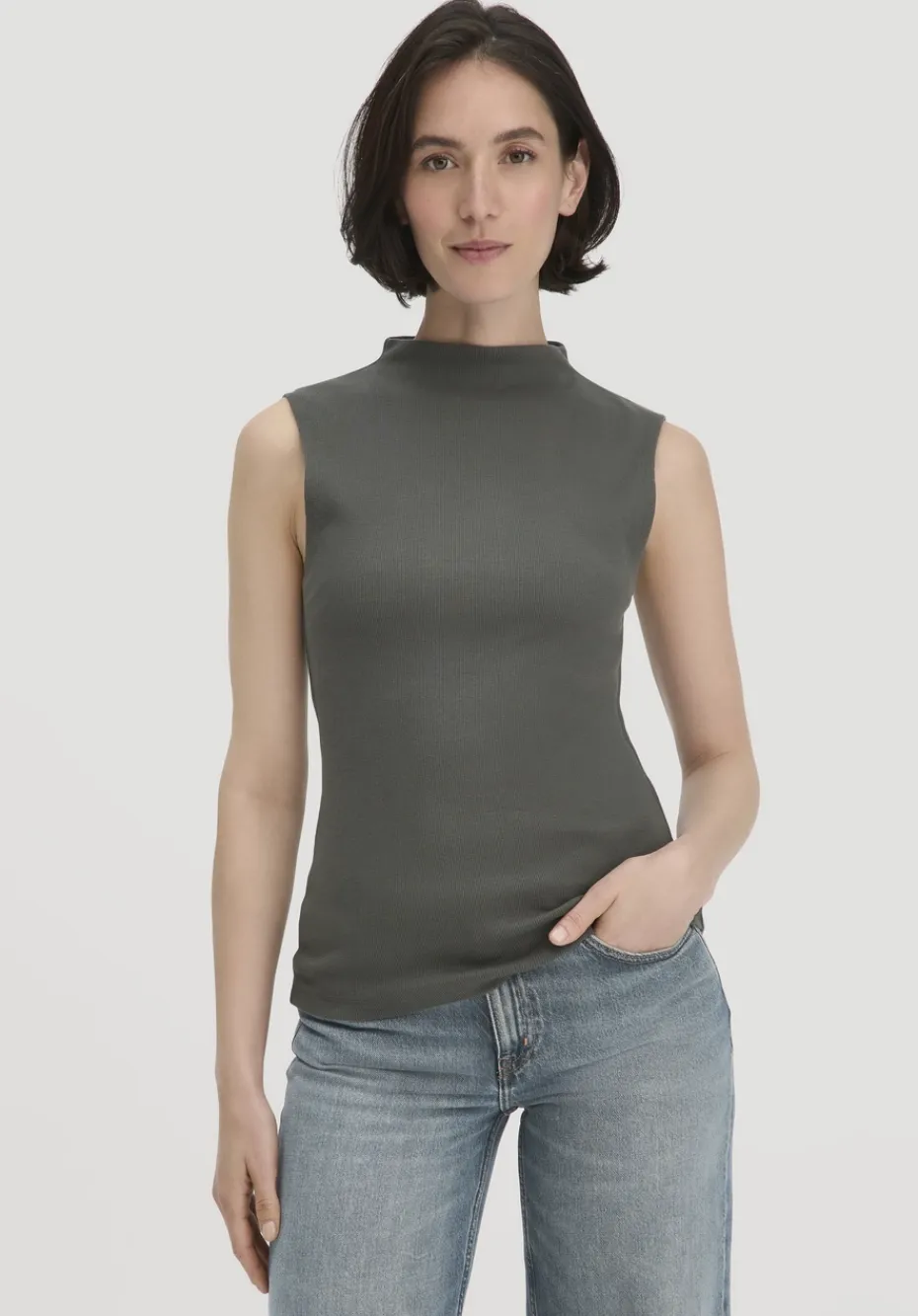 hessnatur Rib Top Slim aus Bio-Baumwolle von tannengrün New