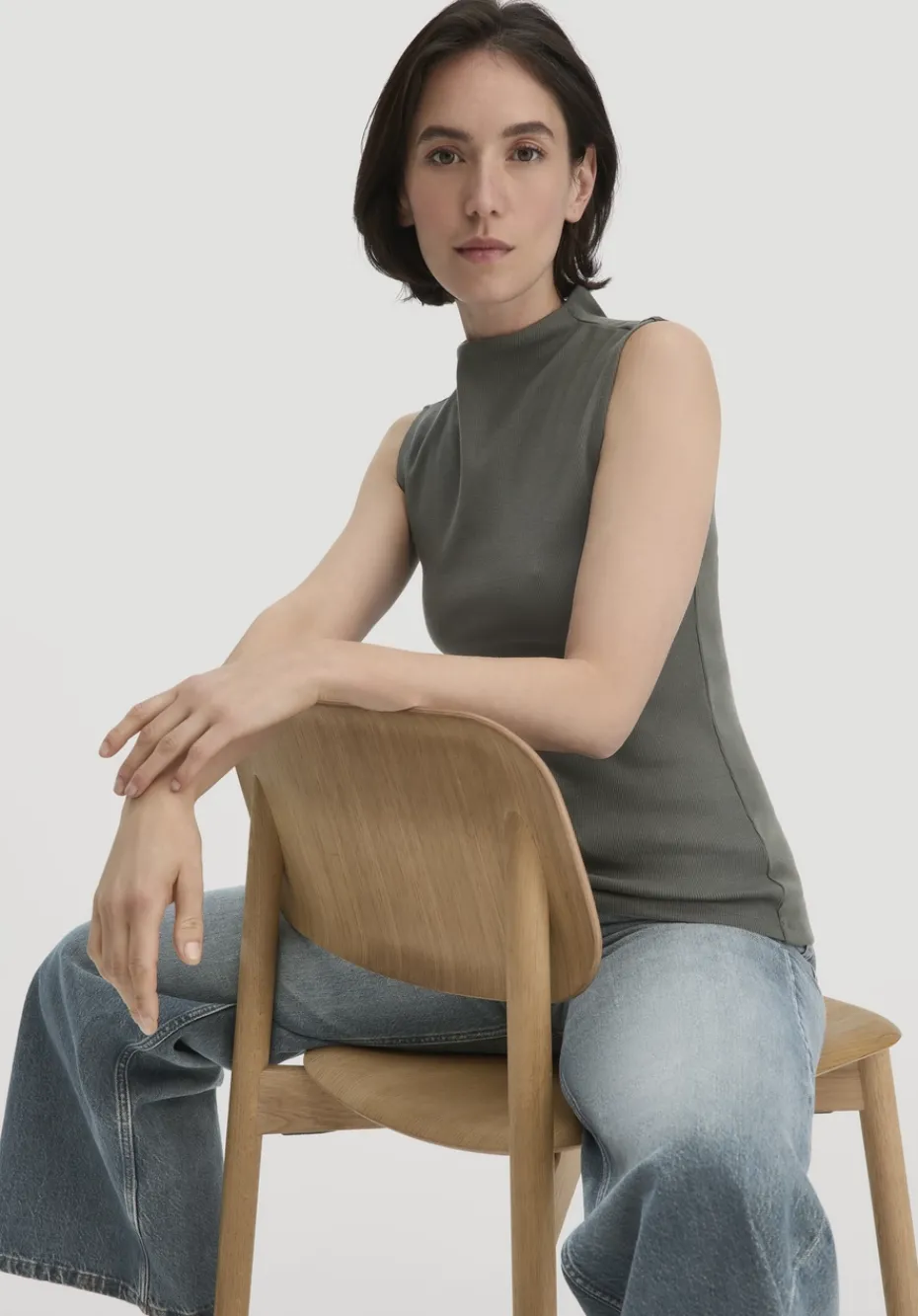 hessnatur Rib Top Slim aus Bio-Baumwolle von tannengrün New
